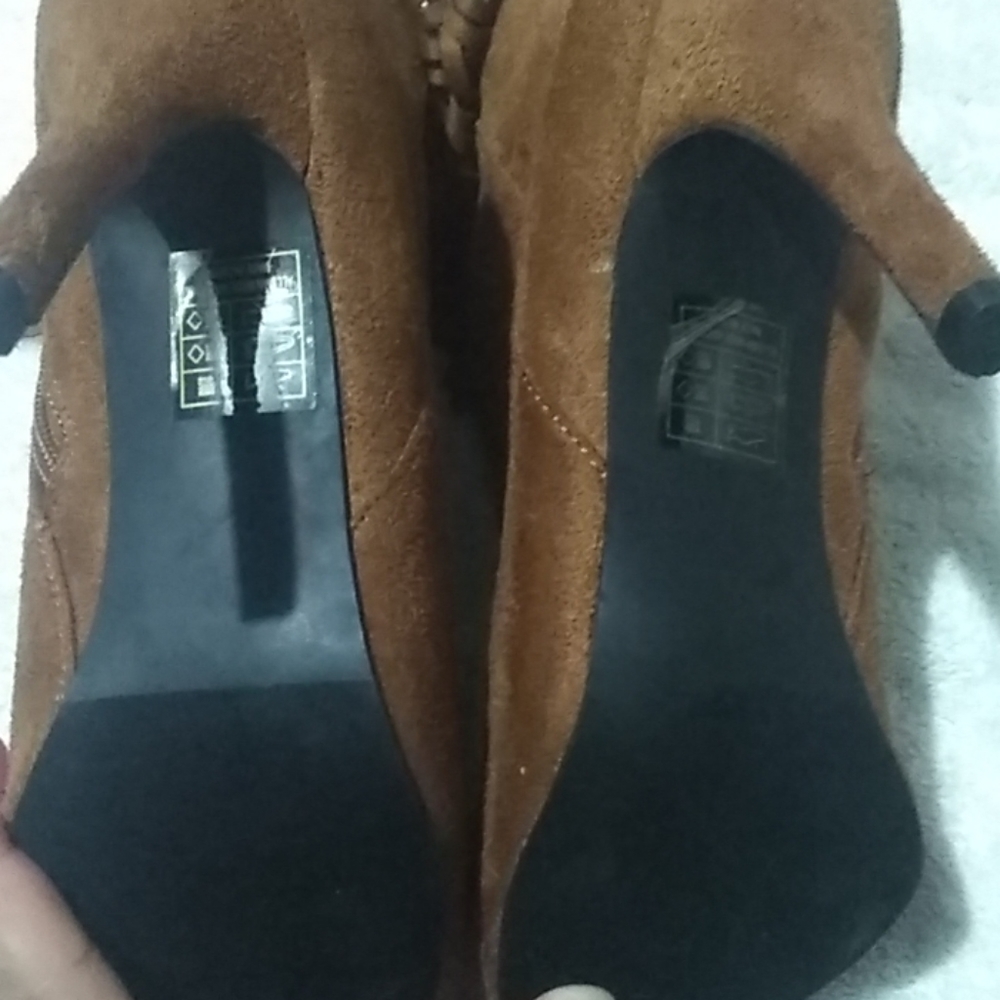 BOOTS - Picture 3 of 3